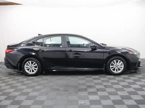 Black 2025 Toyota Camry SE