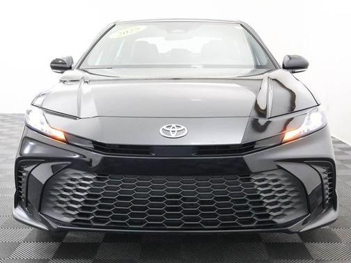 Black 2025 Toyota Camry SE