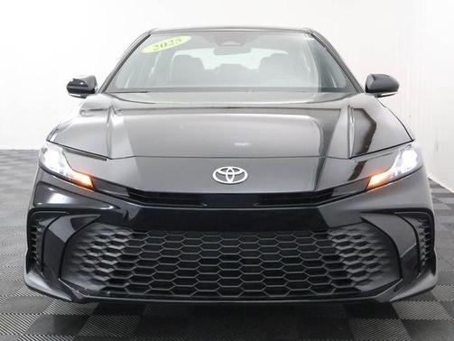 Black 2025 Toyota Camry SE