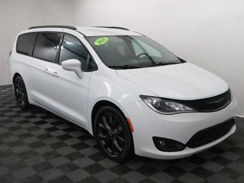 2018 Chrysler Pacifica Touring-L Plus