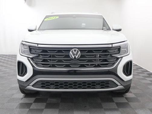 Pure White 2024 Volkswagen Atlas Cross Sport 2.0T SE w/Technology