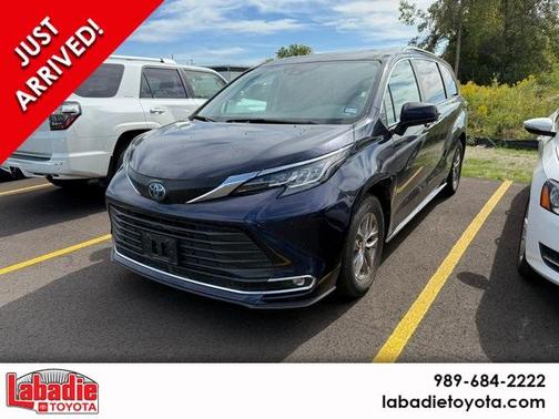 2023 Toyota Sienna XLE
