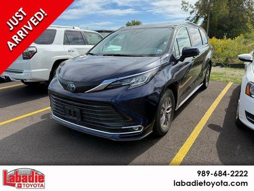 2023 Toyota Sienna XLE