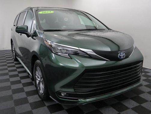 2025 Toyota Sienna XLE