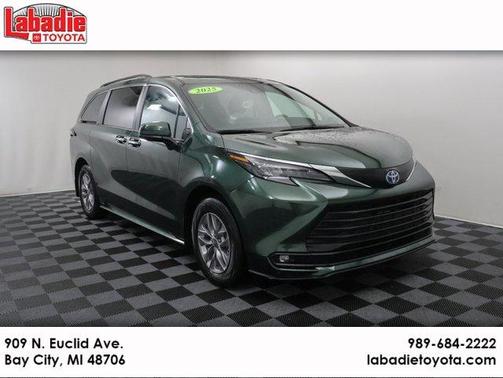 2025 Toyota Sienna XLE