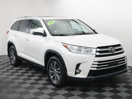 Blizzard Pearl 2019 Toyota Highlander XLE