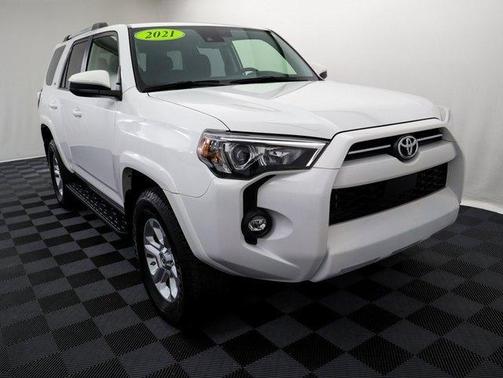 Photo 2 of 42 of 2021 Toyota 4Runner SR5