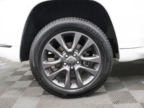 Bright White 2019 Jeep Grand Cherokee Altitude