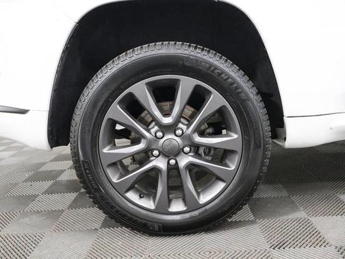 Bright White 2019 Jeep Grand Cherokee Altitude