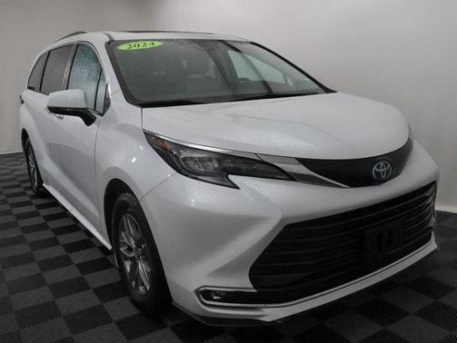 2024 Toyota Sienna XLE