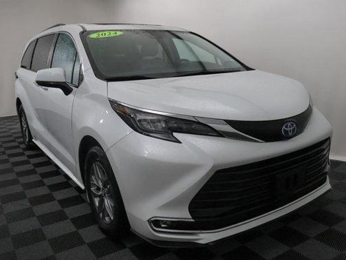 2024 Toyota Sienna XLE