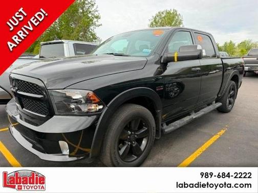 Brilliant Black Crystal Pearlcoat 2018 RAM 1500 Express