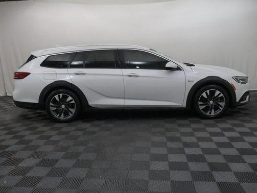 2018 Buick Regal TourX Essence
