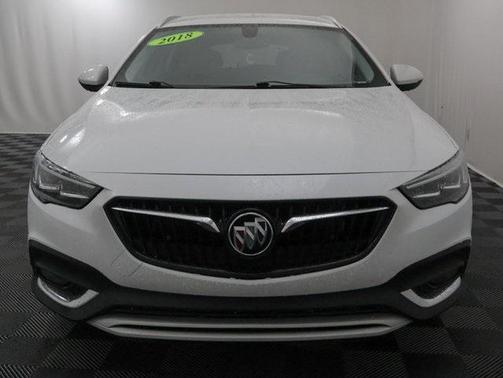 2018 Buick Regal TourX Essence