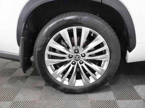 Wind Chill Pearl 2024 Toyota Highlander Platinum