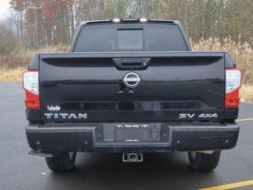2024 Nissan Titan SV