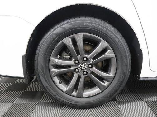 Wind Chill Pearl 2024 Toyota Sienna XSE