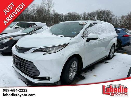 2022 Toyota Sienna LE