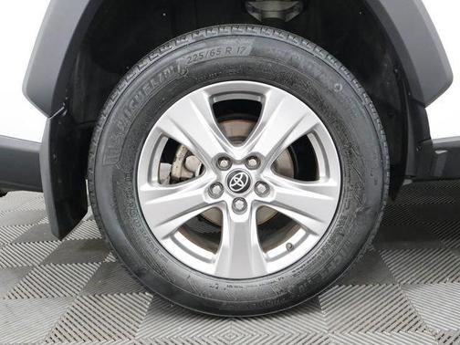 Ice 2023 Toyota RAV4 XLE