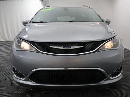 2019 Chrysler Pacifica Touring-L