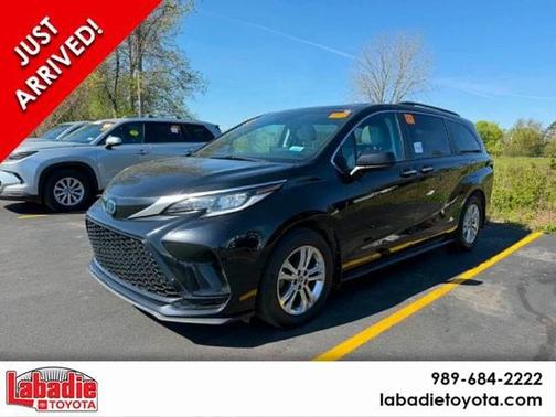 Midnight Black 2022 Toyota Sienna XSE