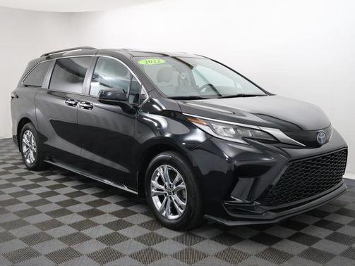 Midnight Black 2022 Toyota Sienna XSE