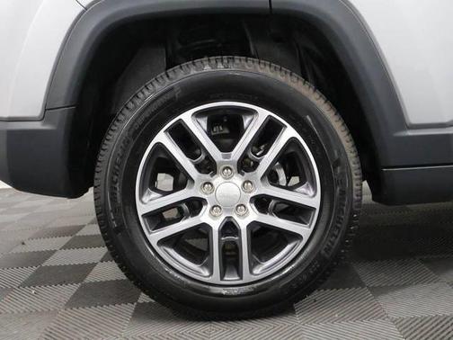 Silver 2018 Jeep Compass Latitude