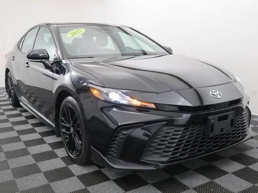 Black 2025 Toyota Camry SE