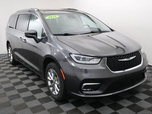 2021 Chrysler Pacifica Touring-L