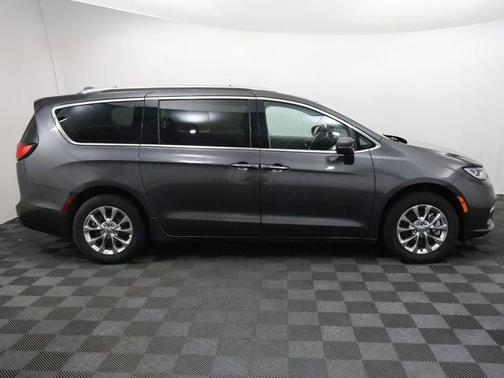 2021 Chrysler Pacifica Touring-L