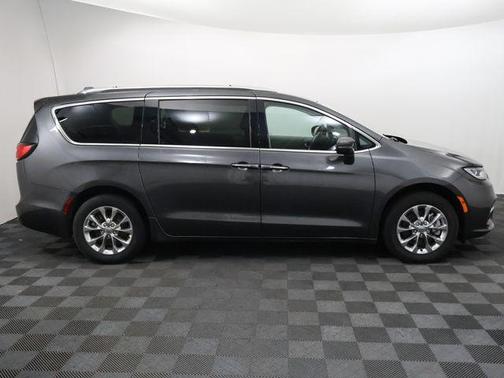 2021 Chrysler Pacifica Touring-L