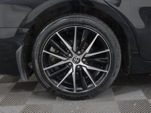 2022 Toyota Camry Hybrid SE