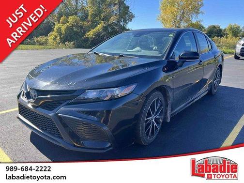 2022 Toyota Camry Hybrid SE