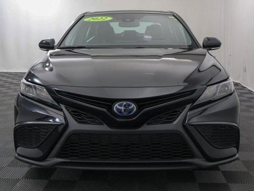 2022 Toyota Camry Hybrid SE