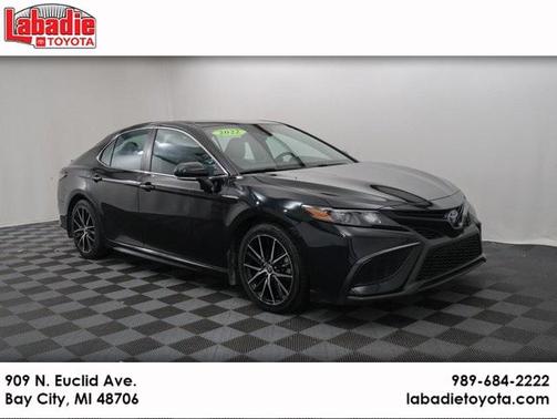 2022 Toyota Camry Hybrid SE