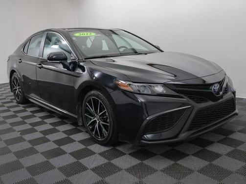 2022 Toyota Camry Hybrid SE