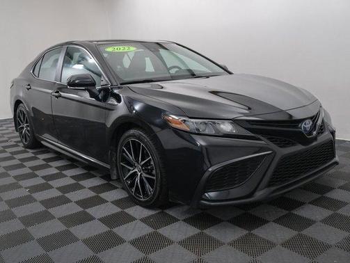 2022 Toyota Camry Hybrid SE