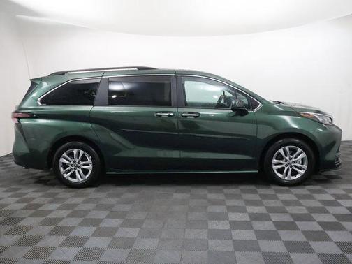 2025 Toyota Sienna XLE