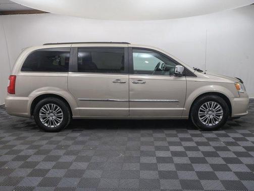 2015 Chrysler Town & Country Touring-L
