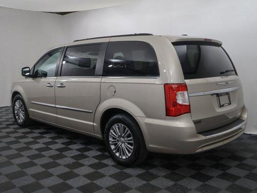 2015 Chrysler Town & Country Touring-L