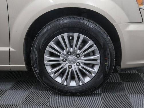 2015 Chrysler Town & Country Touring-L