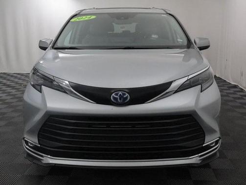 2024 Toyota Sienna XLE