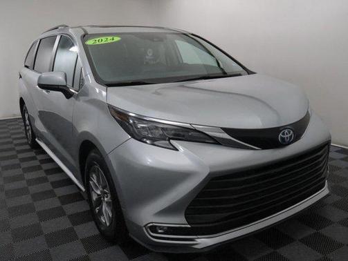 2024 Toyota Sienna XLE
