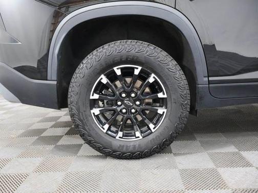 Mosaic Black 2024 Chevrolet Traverse Z71