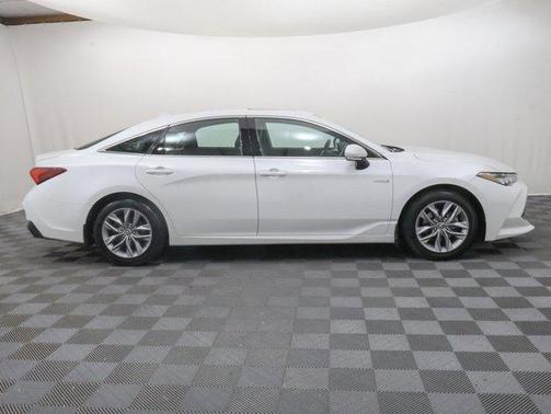 2019 Toyota Avalon Hybrid XLE