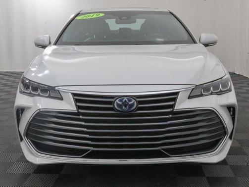 2019 Toyota Avalon Hybrid XLE