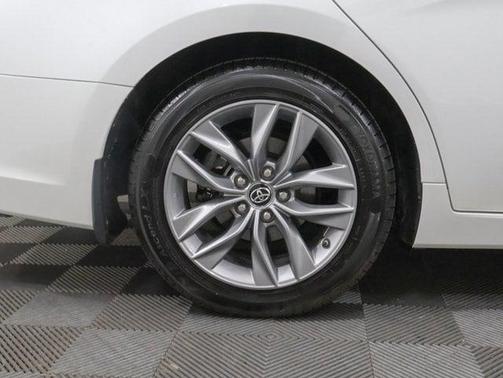 2019 Toyota Avalon Hybrid XLE