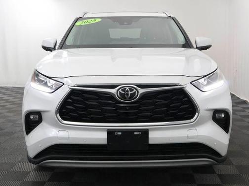 White 2025 Toyota Highlander Hybrid Platinum