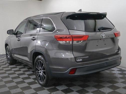 2017 Toyota Highlander SE