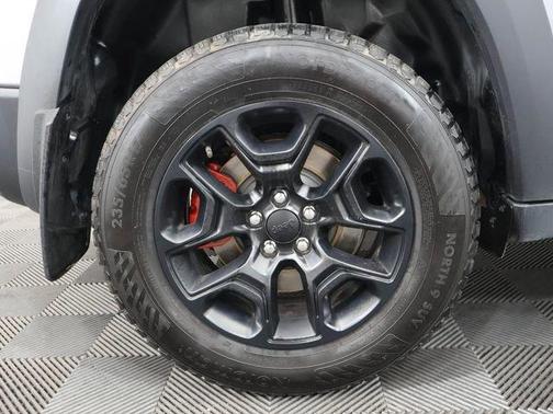 Silver 2021 Jeep Cherokee Trailhawk